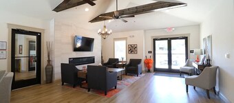 Landing | Stylish 1BD, Gym, Clubhouse