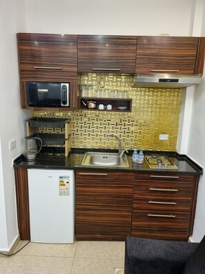 Apartment, 1 Bedroom, Accessible, Smoking | Private kitchen