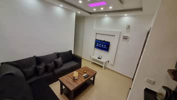 Apartment, 1 Bedroom, Accessible, Smoking | Living room