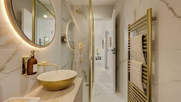 Gallery Apartment | Bathroom | Shower, rainfall showerhead, free toiletries, hair dryer