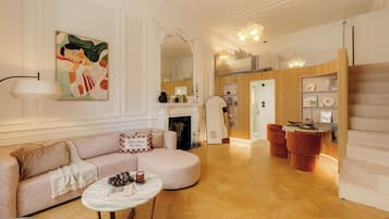 Leilighet – deluxe | Sengetøy av topp kvalitet, safe på rommet og individuelt dekorert