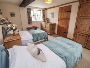2 bedrooms, individually decorated, individually furnished, free WiFi - The Cow Shed (Halesworth)