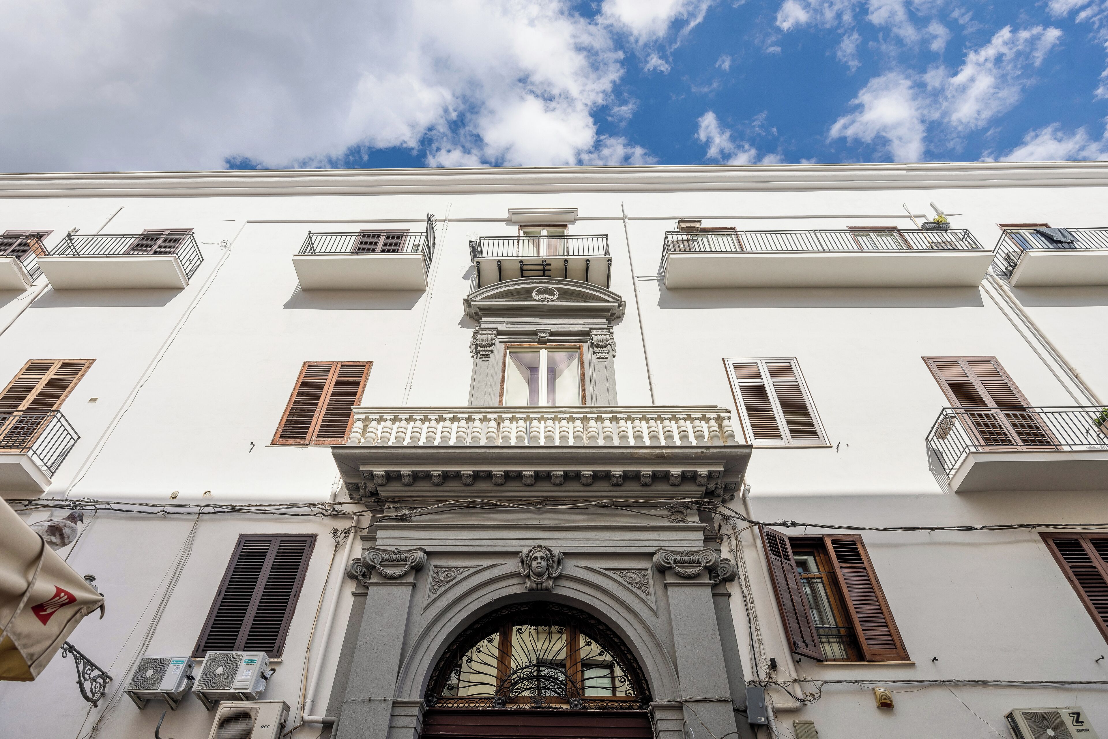 Mặt tiền nơi lưu trú