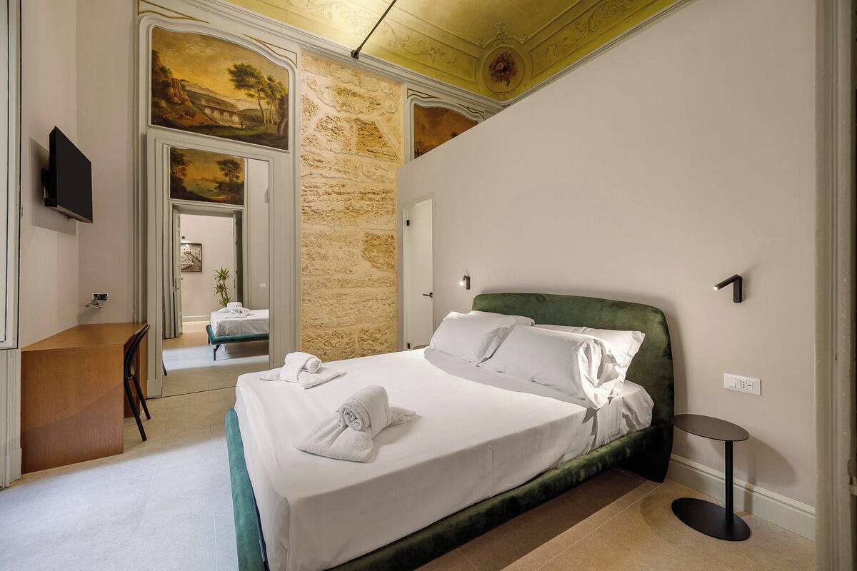 Double Room | In-room safe, free WiFi