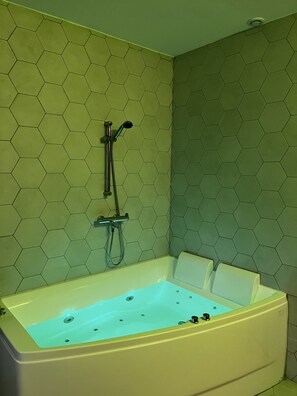 Jetted tub, hair dryer, towels, soap