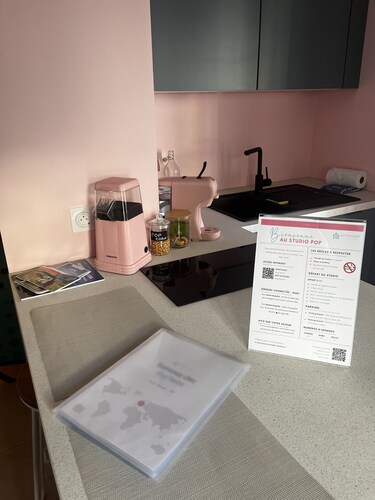 Studio POP en centre-ville, avec Balnéo, dans une ambiance colorée et rétro !