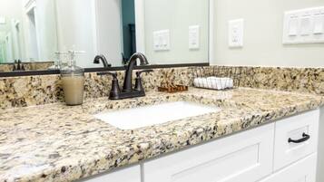 Hårtørrer, håndklæder, Toiletpapir