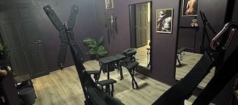 A discreet & elegant play space for couples