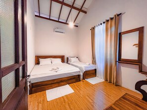 3 bedrooms, iron/ironing board, WiFi, bed sheets