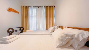 3 habitaciones, tabla de planchar con plancha, wifi y ropa de cama
