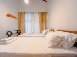 3 bedrooms, iron/ironing board, WiFi, bed sheets