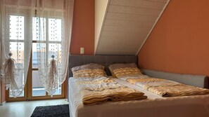 3 bedrooms, internet - Modern and comfortable house in Nidderau - ideal for families and couples (Nidderau)