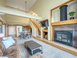 TV, fireplace