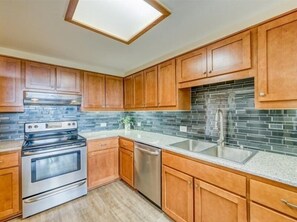 Microwave, oven, dishwasher, coffee/tea maker