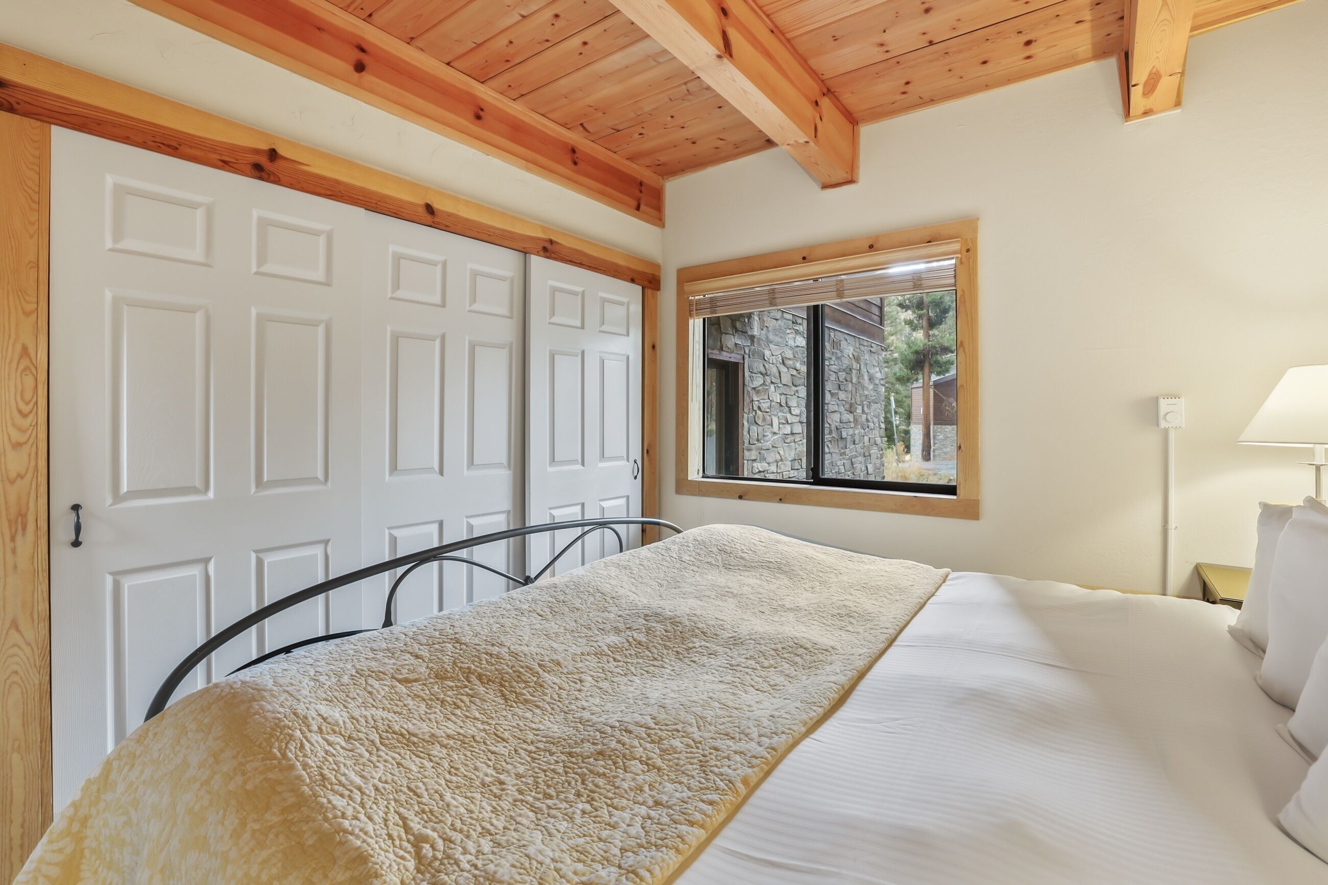 2 多间卧室、WiFi、床单