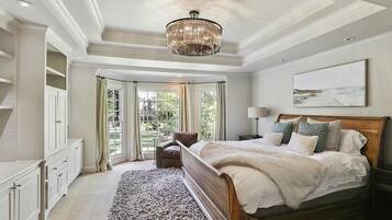 4 bedrooms, iron/ironing board, WiFi, bed sheets