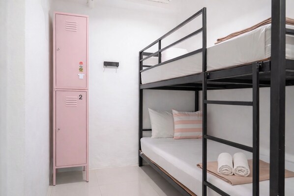 Felles sovesal, kun for kvinner | Safe på rommet, wi-fi (inkludert) og sengetøy