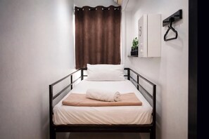 Enkeltrom | Safe på rommet, wi-fi (inkludert) og sengetøy