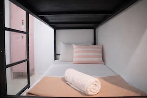 Shared Dormitory, Women only