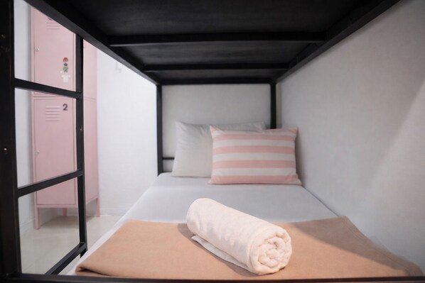Shared Dormitory, Women only | In-room safe, free WiFi, bed sheets