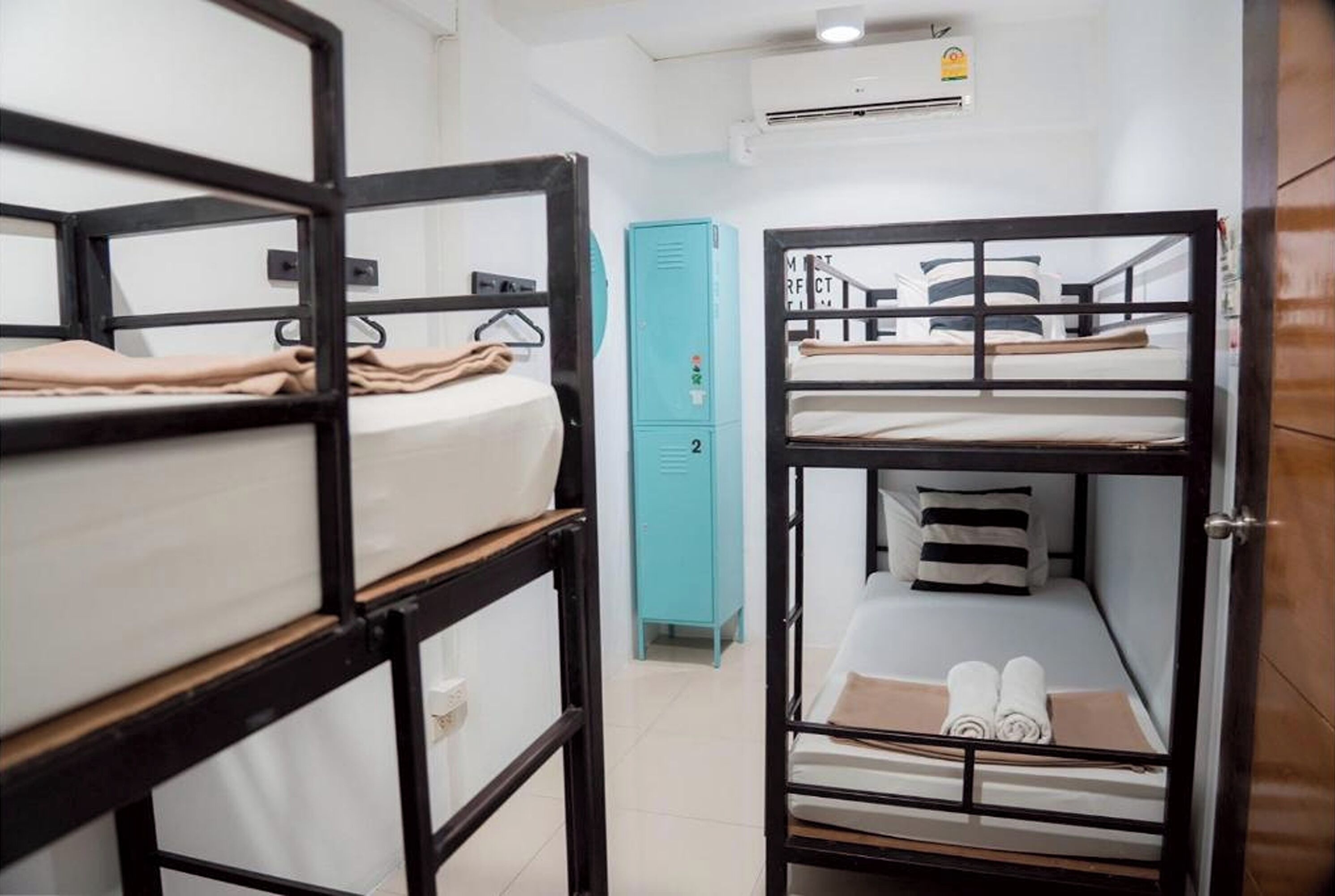 Felles sovesal, kun for menn | Safe på rommet, wi-fi (inkludert) og sengetøy