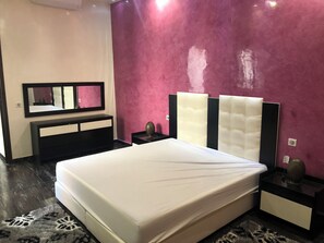 3 عدّة غرف نوم ومكتب ومكواة/لوح كي وسرير سفر