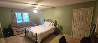Private Suite on Wooded Lot – Near Memphis & Blue Oval City