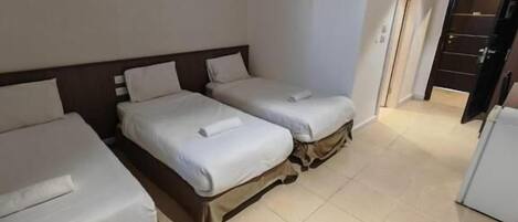 Schreibtisch, laptopgeeigneter Arbeitsplatz, kostenloses WLAN