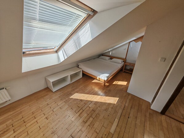 4 habitaciones, escritorio, wifi y ropa de cama