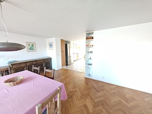 Dining - Elegant & Spacious 4BR Loft in Charming Vinohrady (Praha 2)