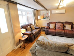 Living area - Cosy Cottage in Harvington (Evesham)