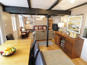 Living area - Cosy Cottage in Harvington (Evesham)