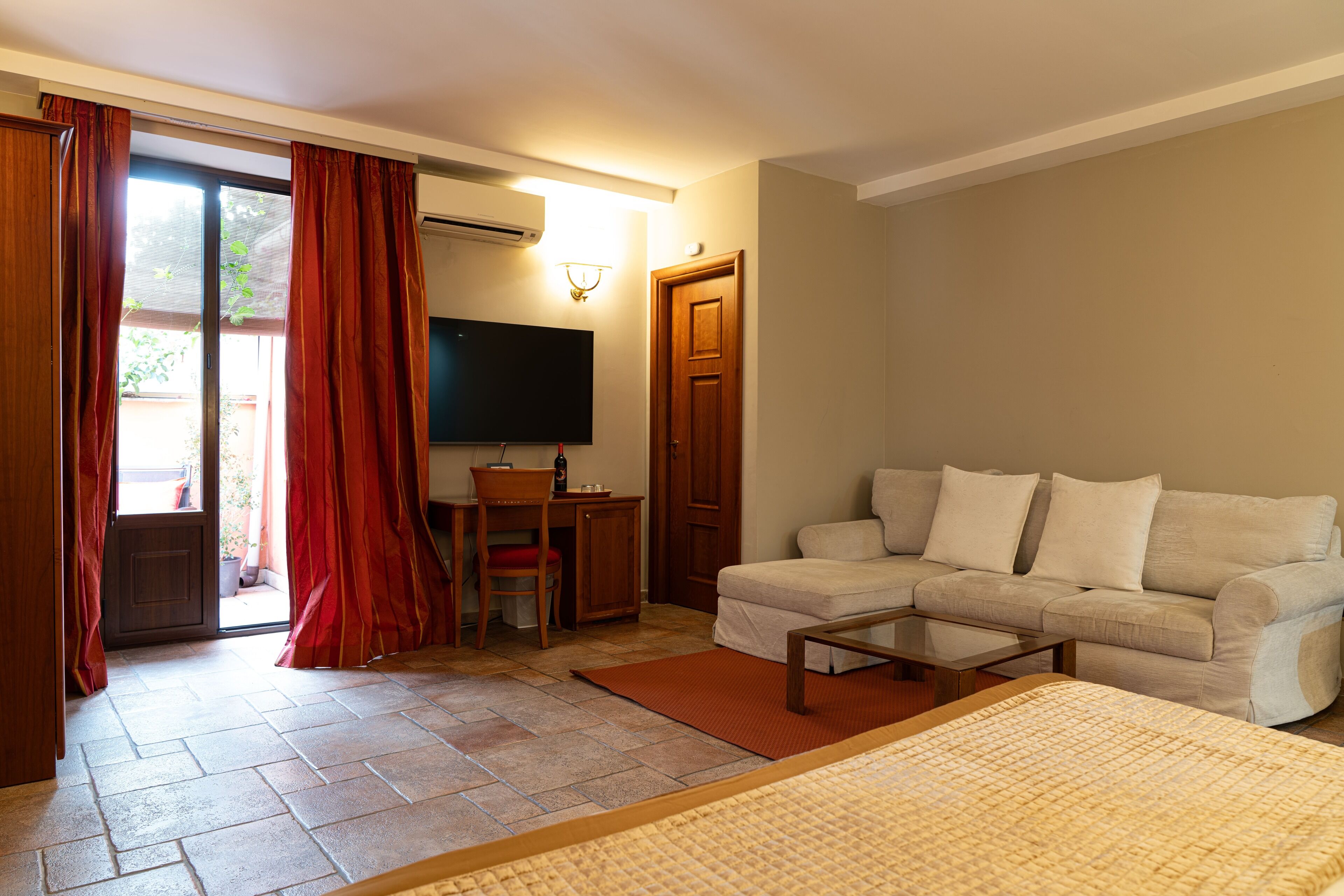 Quadruple Room, Balcony | Living area