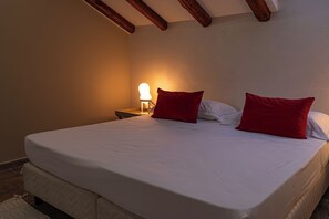Classic Double Room | In-room safe, desk, blackout drapes, soundproofing