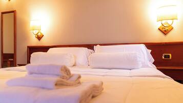 Classic Double Room, Balcony, City View | In-room safe, desk, blackout drapes, soundproofing
