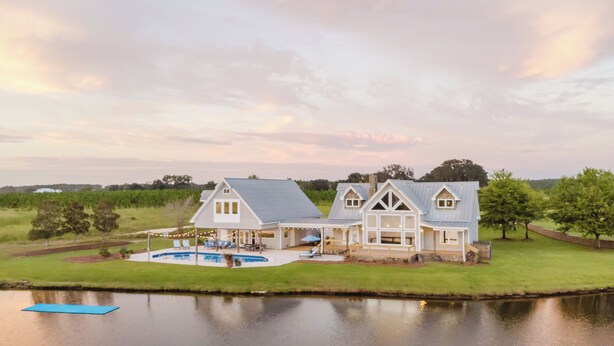 A large house with a swimming pool, a covered patio, and a view of a lake. - Georgia on My Mind
Coastal farmhouse on 190 acres for total privacy - sleeps 12 (Jesup)