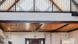 A spacious loft with a high ceiling, exposed wooden beams, a central island with white cabinetry, and a cozy seating area with a leather chair. - Georgia on My Mind
Coastal farmhouse on 190 acres for total privacy - sleeps 12 (Jesup)