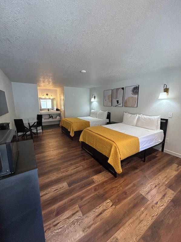 Classic Double Room | Iron/ironing board, free WiFi