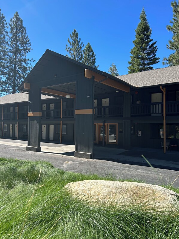 Exterior - Mi Wuk Village Inn (Mi-Wuk Village)