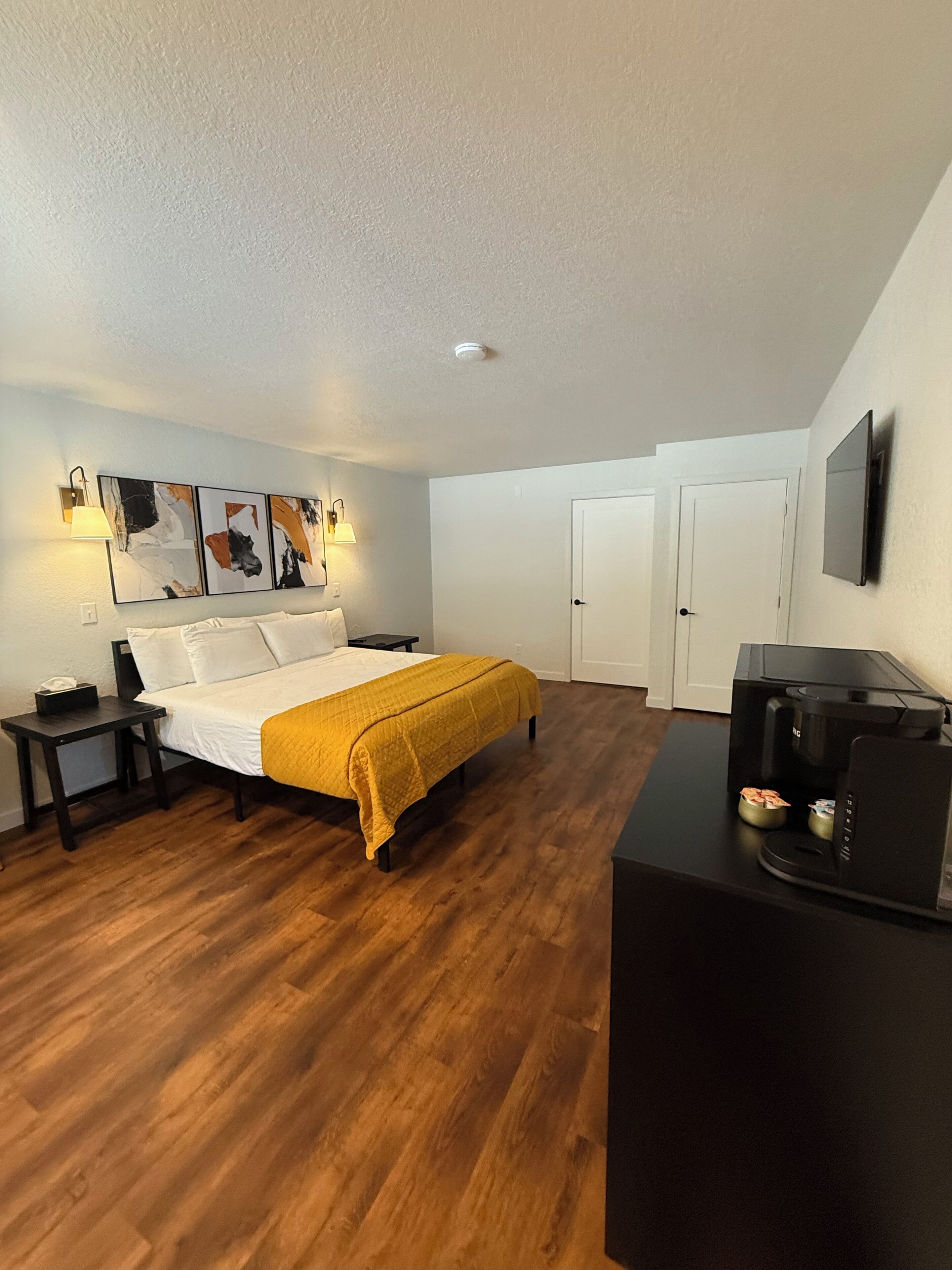 Classic Single Room | Iron/ironing board, free WiFi