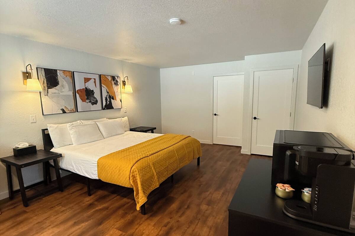 Classic Single Room | Iron/ironing board, free WiFi