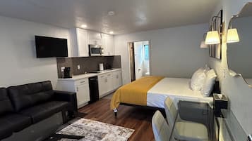 ดีลักซ์สตูดิโอ, ห้องอาบน้ำฝักบัวสำหรับผู้ใช้รถเข็น, ปลอดบุหรี่ | เตารีด/โต๊ะรีดผ้า, Wi-Fi ฟรี