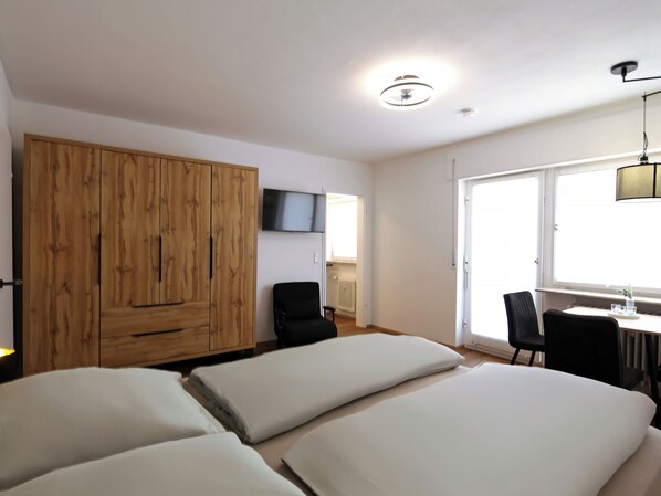 1 bedroom, desk, free WiFi, bed sheets