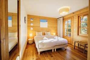 4 bedrooms, iron/ironing board, travel crib, free WiFi