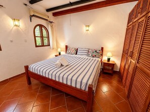 1 habitación, tabla de planchar con plancha, wifi gratis y ropa de cama 