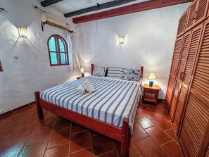 1 slaapkamer, een strijkplank/strijkijzer, wifi, beddengoed