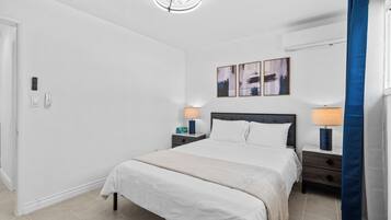 1 slaapkamer, een strijkplank/strijkijzer, wifi, beddengoed