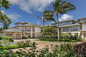 Exterior - Poipu Retreat: 3BR with Ocean & Golf Views, Lanai Sunsets, Pool & Central A/C (Koloa)