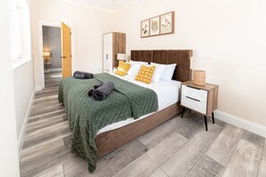4 habitaciones, tabla de planchar con plancha, wifi y ropa de cama