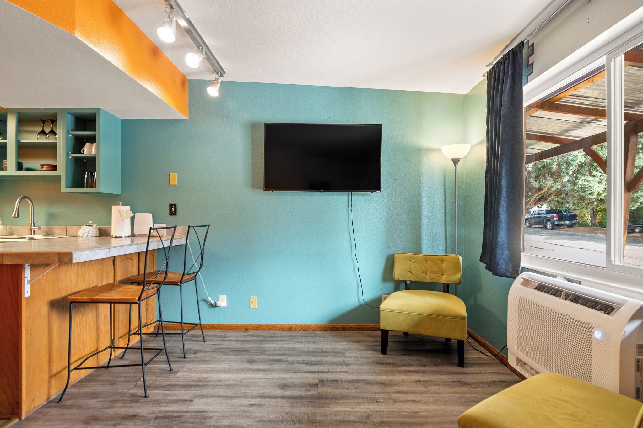 Townhome | Living area | 45-inch flat-screen TV with digital channels, Netflix, Hulu